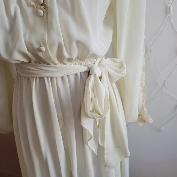 Vintage Victorian Style Dress / 70s / Cream / Lace / Size Small - Picture 3 of 11
